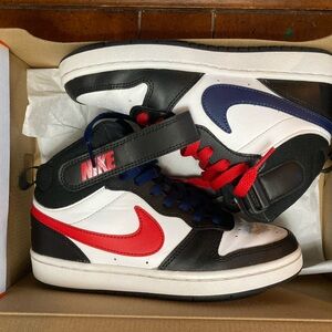 NIKE COURT BOROUGH MID 2 GS / SIZE 3.5Y